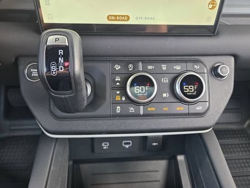 Used 2024 Land Rover Defender 130 X-Dynamic SE AWD/4WD image 25