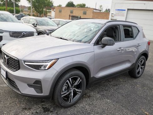 New 2026 Volvo XC40 B5 Core w/ Climate Package image 6