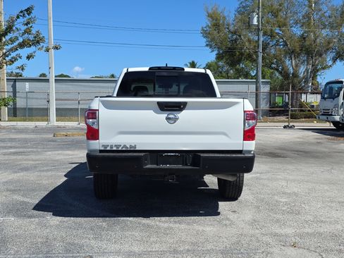 Used 2022 Nissan Titan S image 6