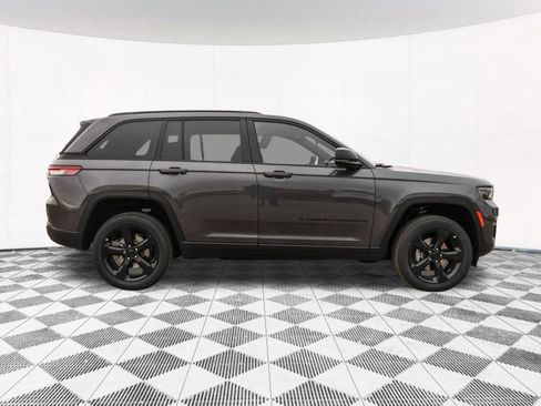 New 2025 Jeep Grand Cherokee Altitude image 16