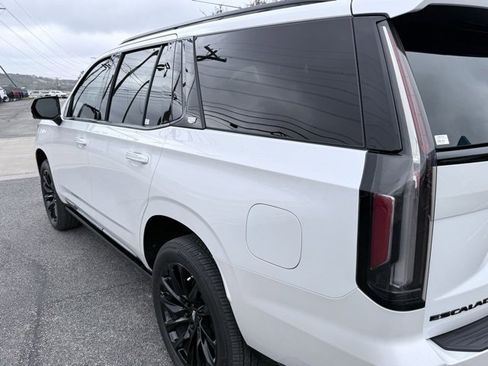Used 2024 Cadillac Escalade Sport Platinum w/ LPO, ONYX Package image 27