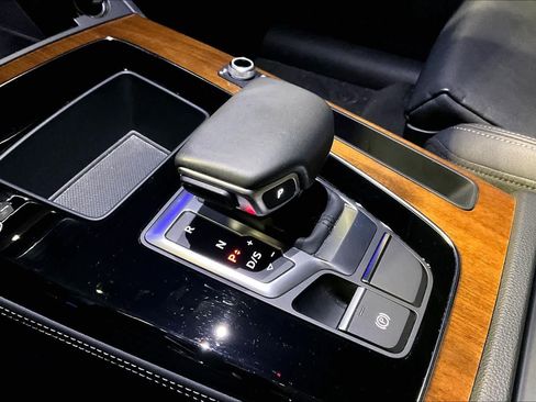 Used 2021 Audi Q5 e Prestige w/ Prestige Package image 16