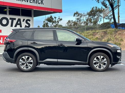 Used 2023 Nissan Rogue SV image 6