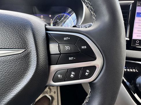 Used 2023 Chrysler Pacifica Touring-L image 38