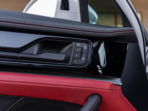 Used 2024 Porsche Panamera 4 image 23