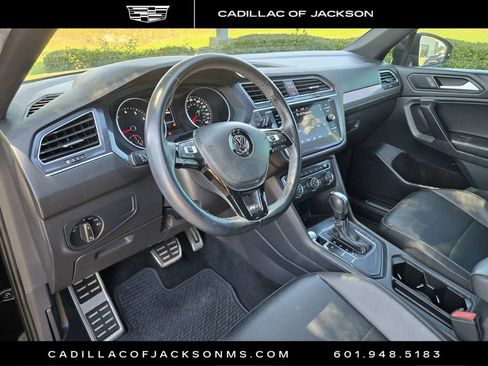 Used 2021 Volkswagen Tiguan SE R-Line FWD image 13