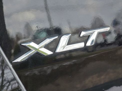 Used 2020 Ford Explorer XLT image 8