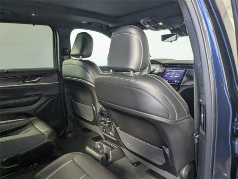 Used 2025 Jeep Grand Cherokee L Limited w/ Luxury Tech Group II image 26