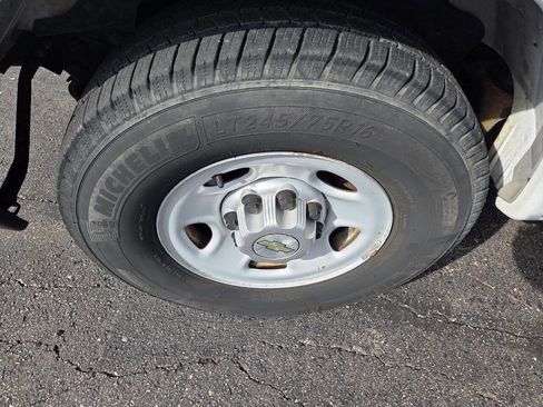 Used 2013 Chevrolet Express 2500 image 11