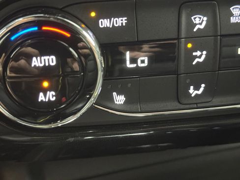 Used 2025 Chevrolet TrailBlazer ACTIV w/ Convenience Package FWD image 20