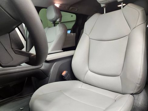 Used 2026 Toyota Sienna XLE FWD image 13