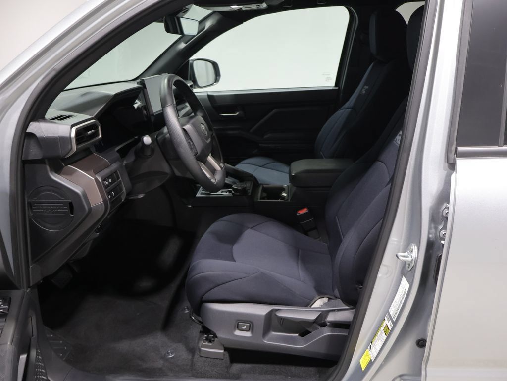 Used 2025 Toyota Tacoma TRD Off-Road AWD/4WD image 11