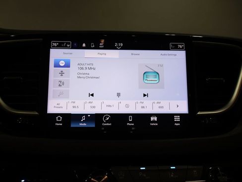 Certified 2024 Chrysler Pacifica Touring-L image 25