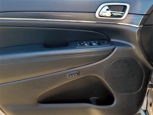 Used 2021 Jeep Grand Cherokee Limited image 12