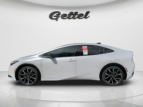 New 2025 Toyota Prius Plug-In Hybrid FWD image 8