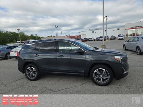 Used 2019 GMC Terrain SLT w/ Preferred Package FWD image 2