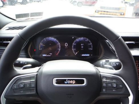 New 2026 Jeep Grand Cherokee L Limited w/ Limited Altitude Package AWD/4WD image 36