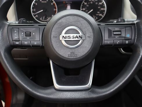 Used 2021 Nissan Rogue SV FWD image 11