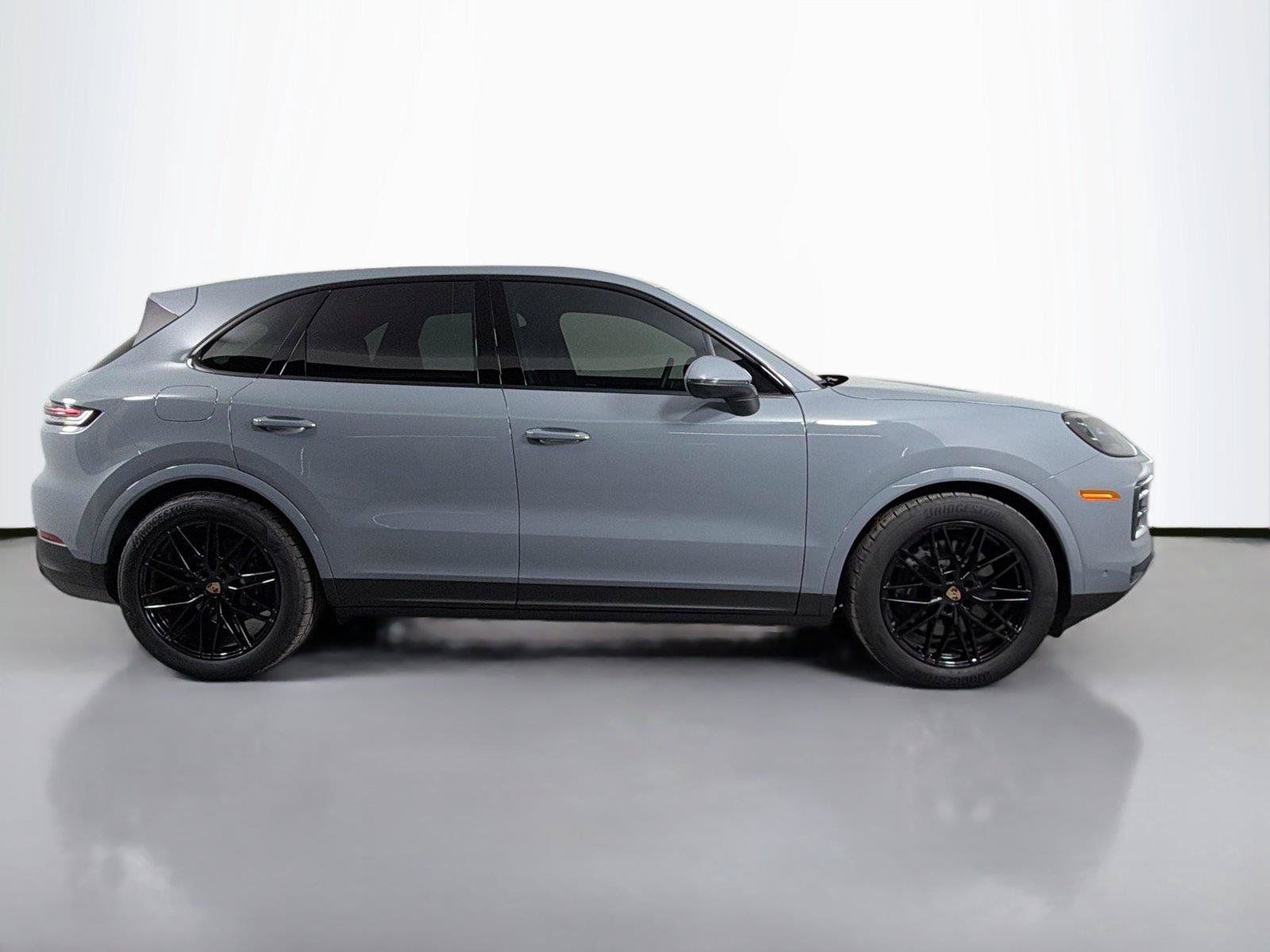 Certified 2025 Porsche Cayenne AWD/4WD image 8