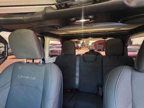 Used 2018 Jeep Wrangler Unlimited Sahara AWD/4WD image 23
