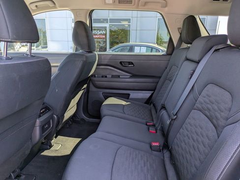 Certified 2025 Nissan Pathfinder SV image 15