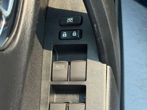 Used 2017 Toyota Corolla LE w/ Carpet Mat Package (TMS) FWD image 19