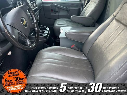 Used 2020 Chevrolet Express 3500 Extended w/ Driver Convenience Package RWD image 3