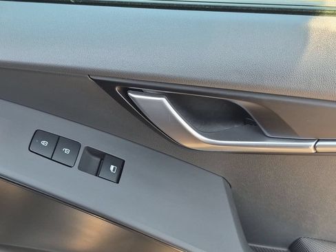 Used 2025 Kia Niro LX FWD image 33