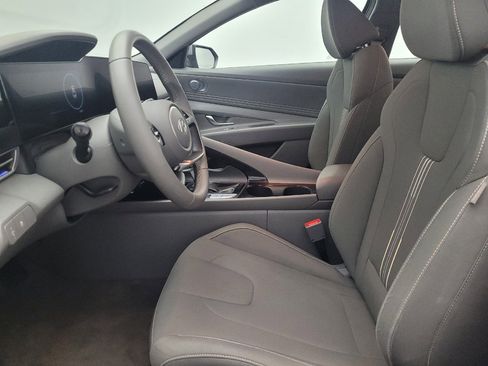 Used 2025 Hyundai Elantra SEL image 17
