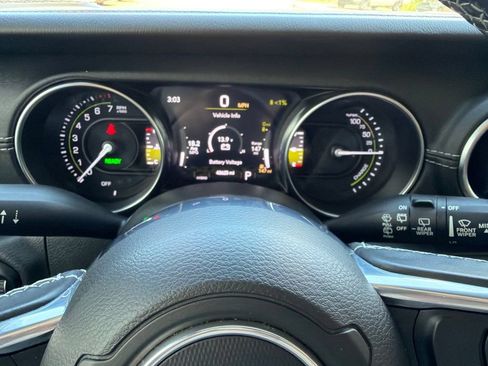 Used 2021 Jeep Wrangler Unlimited Sahara w/ Cold Weather Group AWD/4WD image 31
