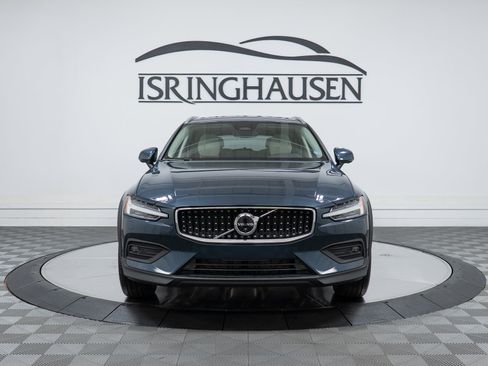 New 2026 Volvo V60 B5 Cross Country Plus w/ Climate Package AWD/4WD image 2