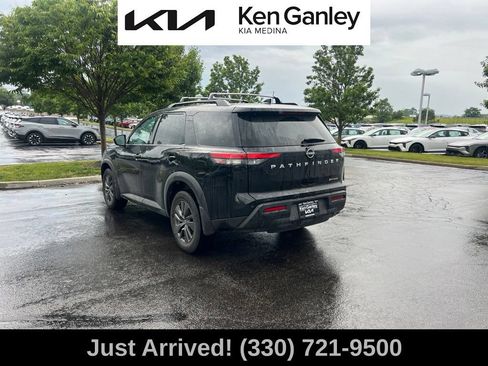 Used 2022 Nissan Pathfinder SV AWD/4WD image 7