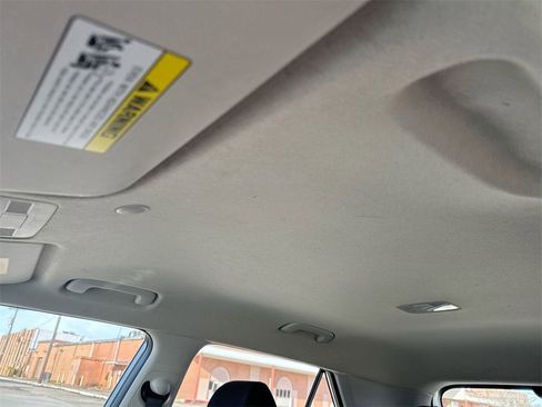 Used 2024 Hyundai Venue SE image 20