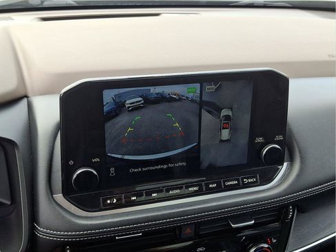 Used 2021 Nissan Rogue Platinum FWD image 17