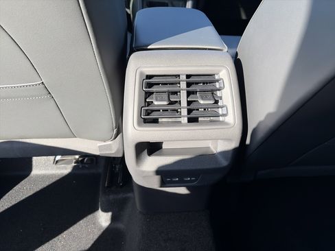 New 2026 Volkswagen Tiguan SE image 13