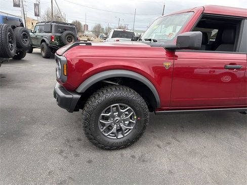 New 2025 Ford Bronco Badlands image 9