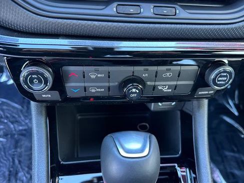 New 2026 Jeep Compass Latitude image 17