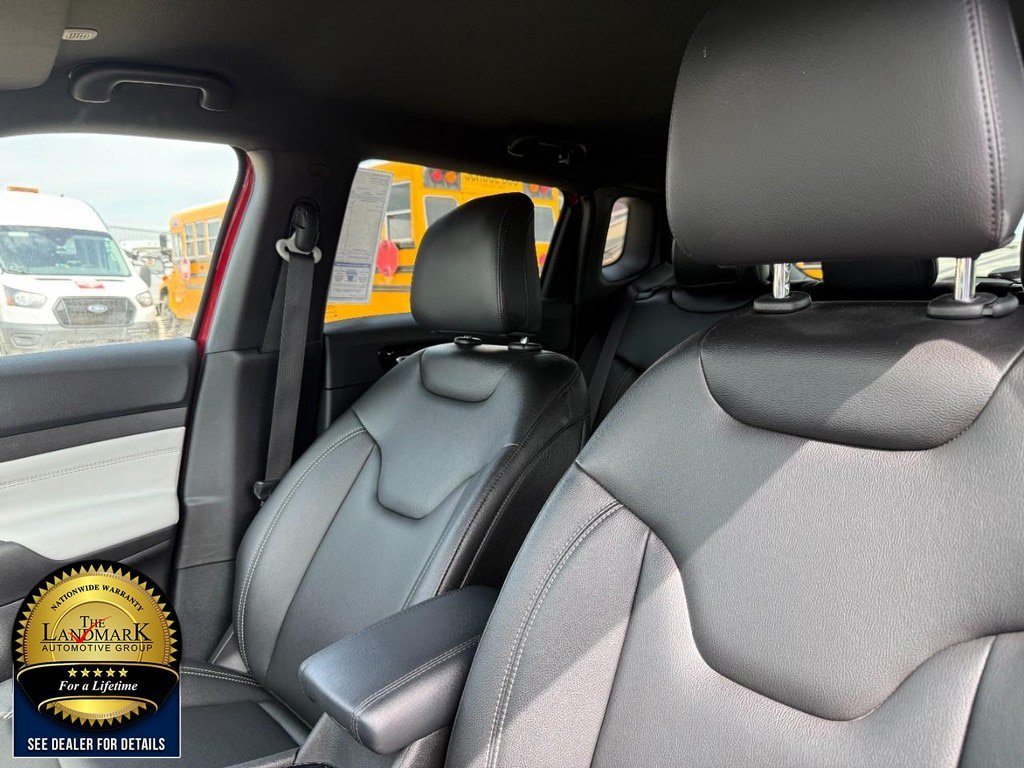 Used 2025 Jeep Compass Limited AWD/4WD image 9