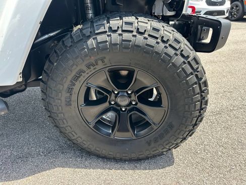 Used 2017 Jeep Wrangler Unlimited Sahara w/ Max Tow Package AWD/4WD image 14
