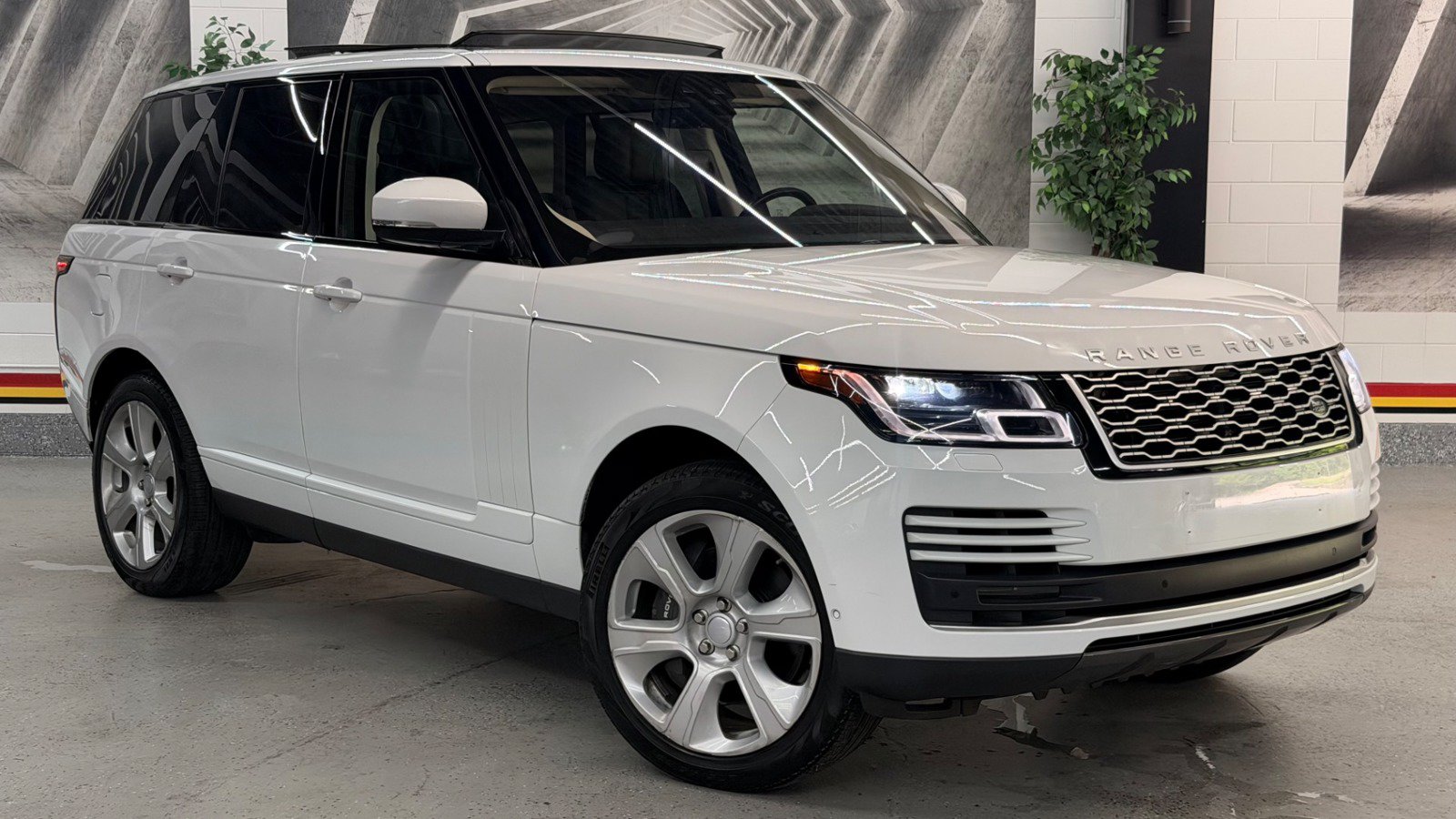 Used 2019 Land Rover Range Rover Supercharged AWD/4WD image 1