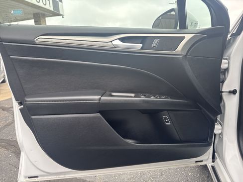 Used 2018 Ford Fusion SE image 14