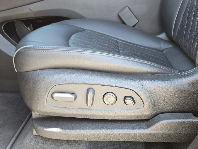 Used 2023 Buick Enclave Avenir w/ Avenir Technology Package FWD image 23