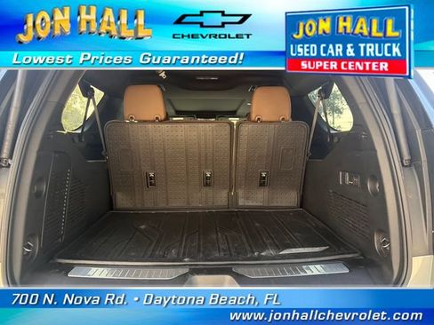 Used 2025 Chevrolet Suburban High Country AWD/4WD image 10