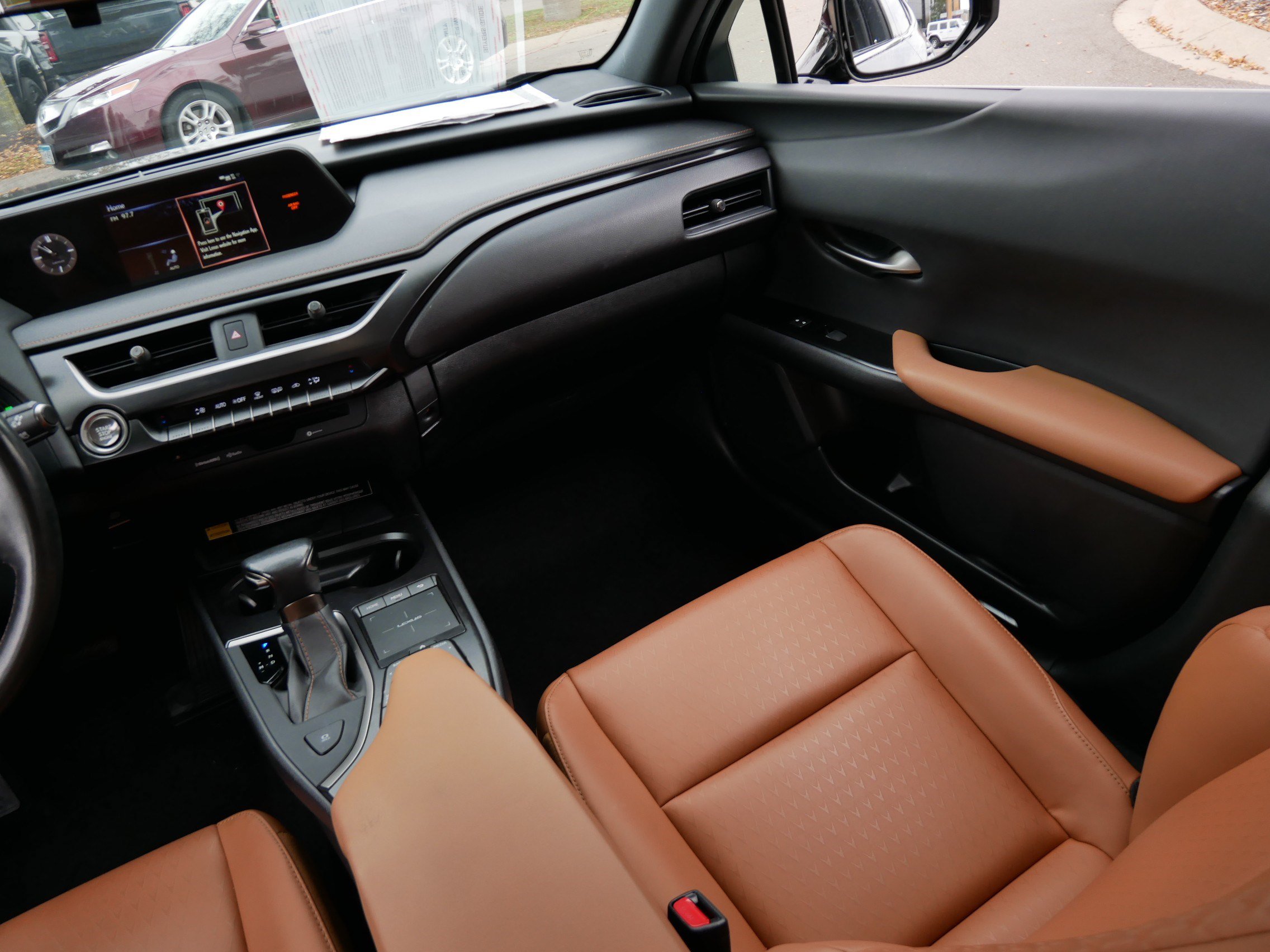 Used 2022 Lexus UX 200 w/ Accessory Package (Z2) FWD image 11