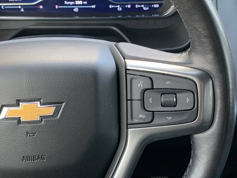 Used 2022 Chevrolet Suburban LT w/ Luxury Package RWD image 17