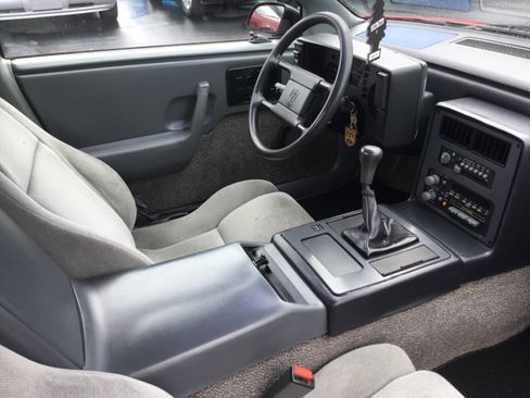 Used 1988 Pontiac Fiero RWD image 3