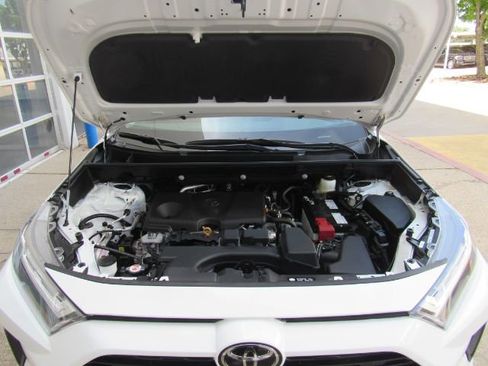 Used 2025 Toyota RAV4 XLE image 54