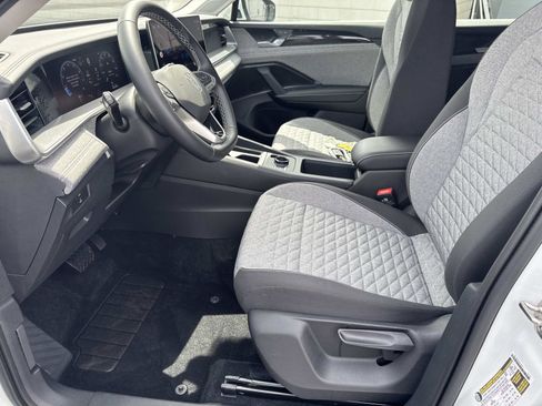 Certified 2025 Volkswagen Tiguan S FWD image 13