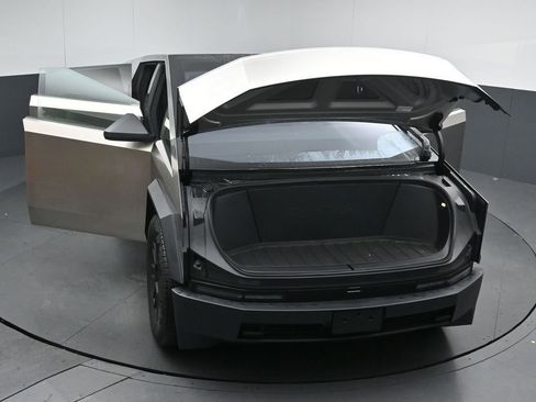 Used 2024 Tesla Cybertruck AWD Crew Cab image 43