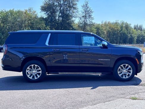 New 2025 Chevrolet Suburban Premier w/ Sun And Tow Package image 21